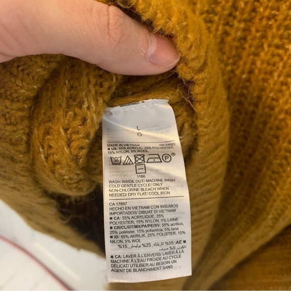 Golden Sweater - Picture 4 of 5